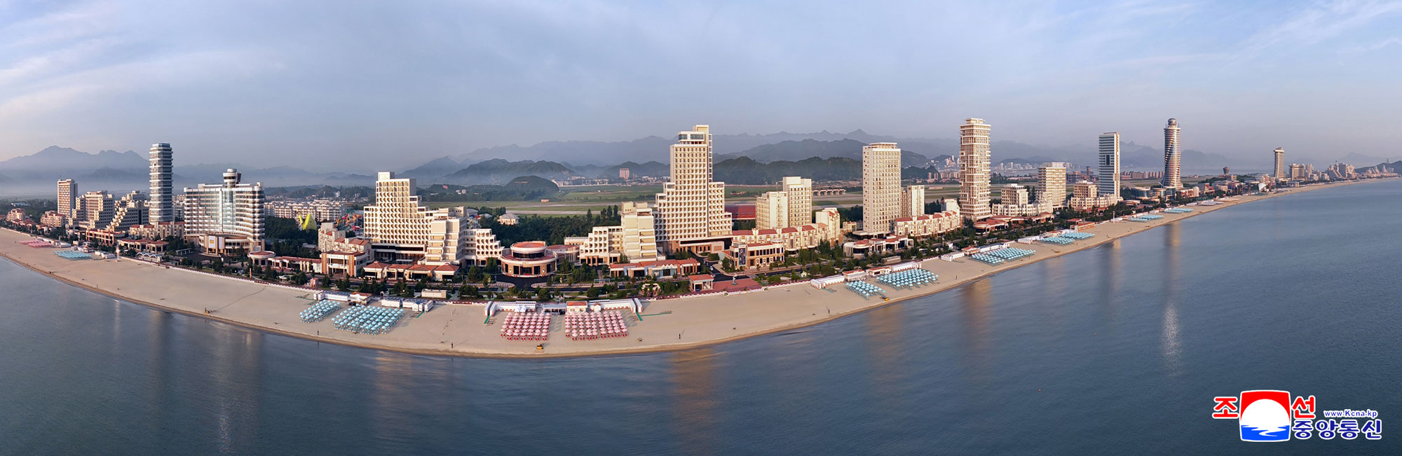 Tourist attraction on east coast--new scenic beauty of socialist cultural efflorescenceInaugural ceremony of Wonsan Kalma Coastal Tourist Area held with splendour