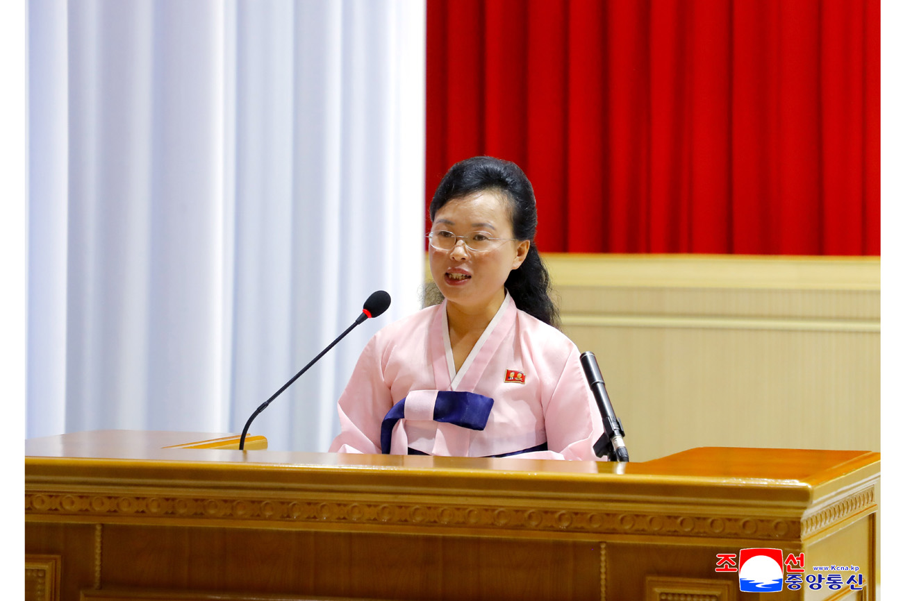 위대한 수령 김일성동지 서거 31돐에 즈음한 녀맹일군들과 녀맹원들의 덕성이야기모임 진행