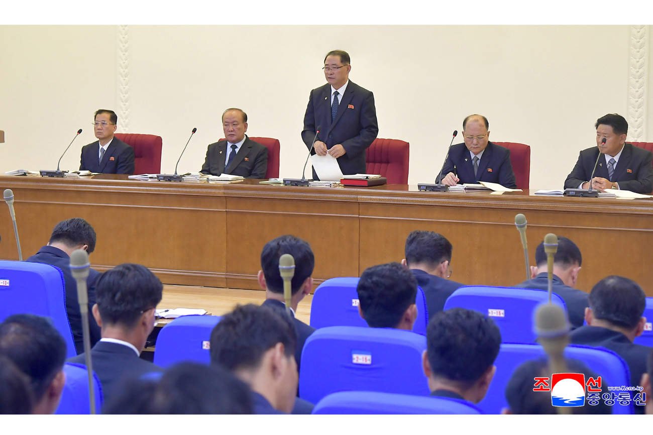 당중앙위원회 제8기 제12차전원회의 결정관철을 위한 내각당위원회 전원회의 확대회의 진행