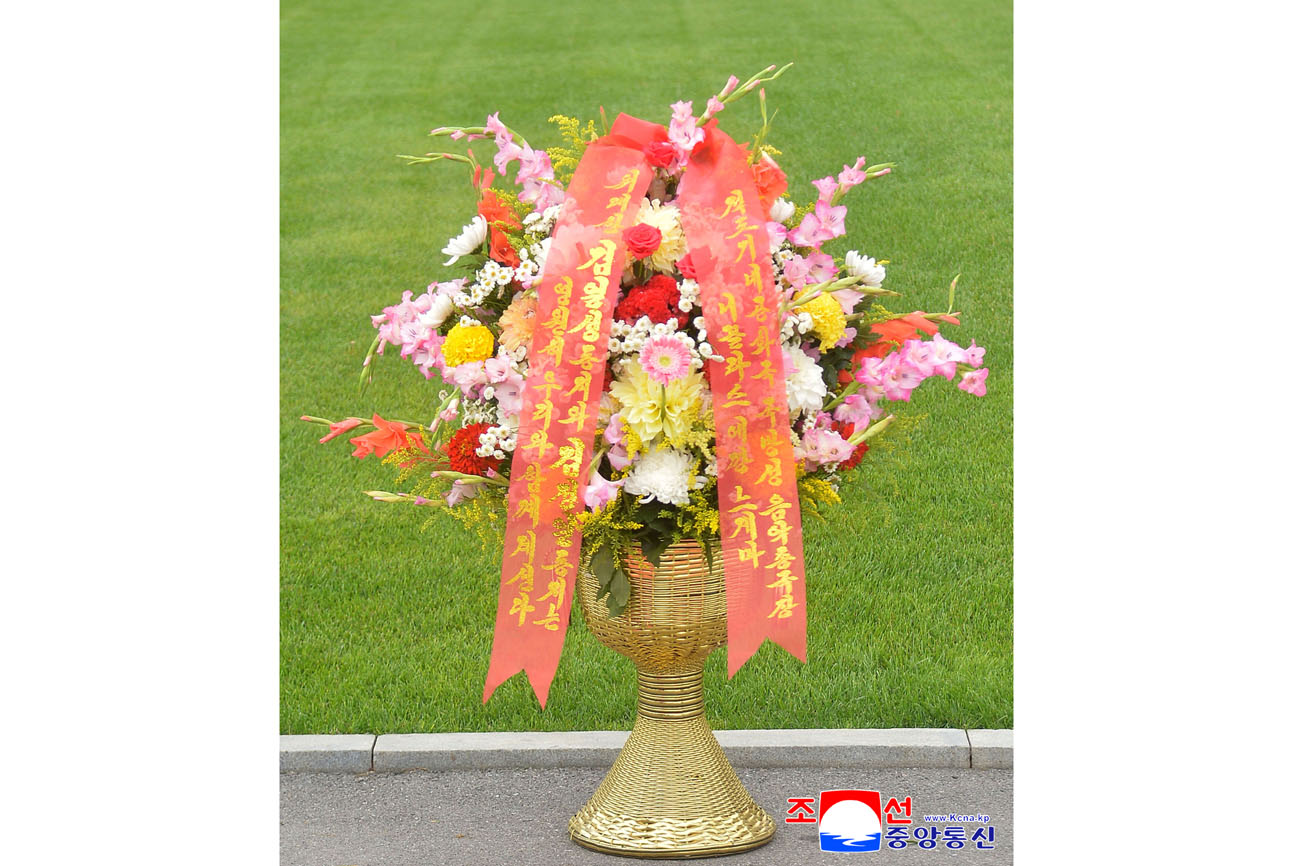 Floral baskets sent to bronze statues of great leaders Kim Il Sung and Kim Jong Il