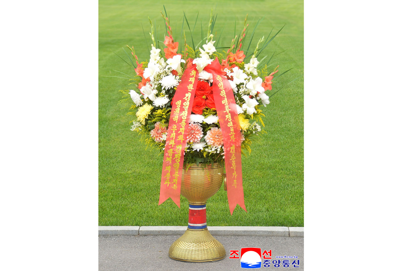 Floral baskets sent to bronze statues of great leaders Kim Il Sung and Kim Jong Il