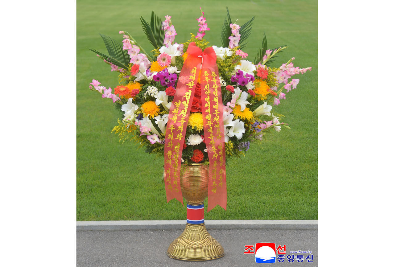 Floral baskets sent to bronze statues of great leaders Kim Il Sung and Kim Jong Il