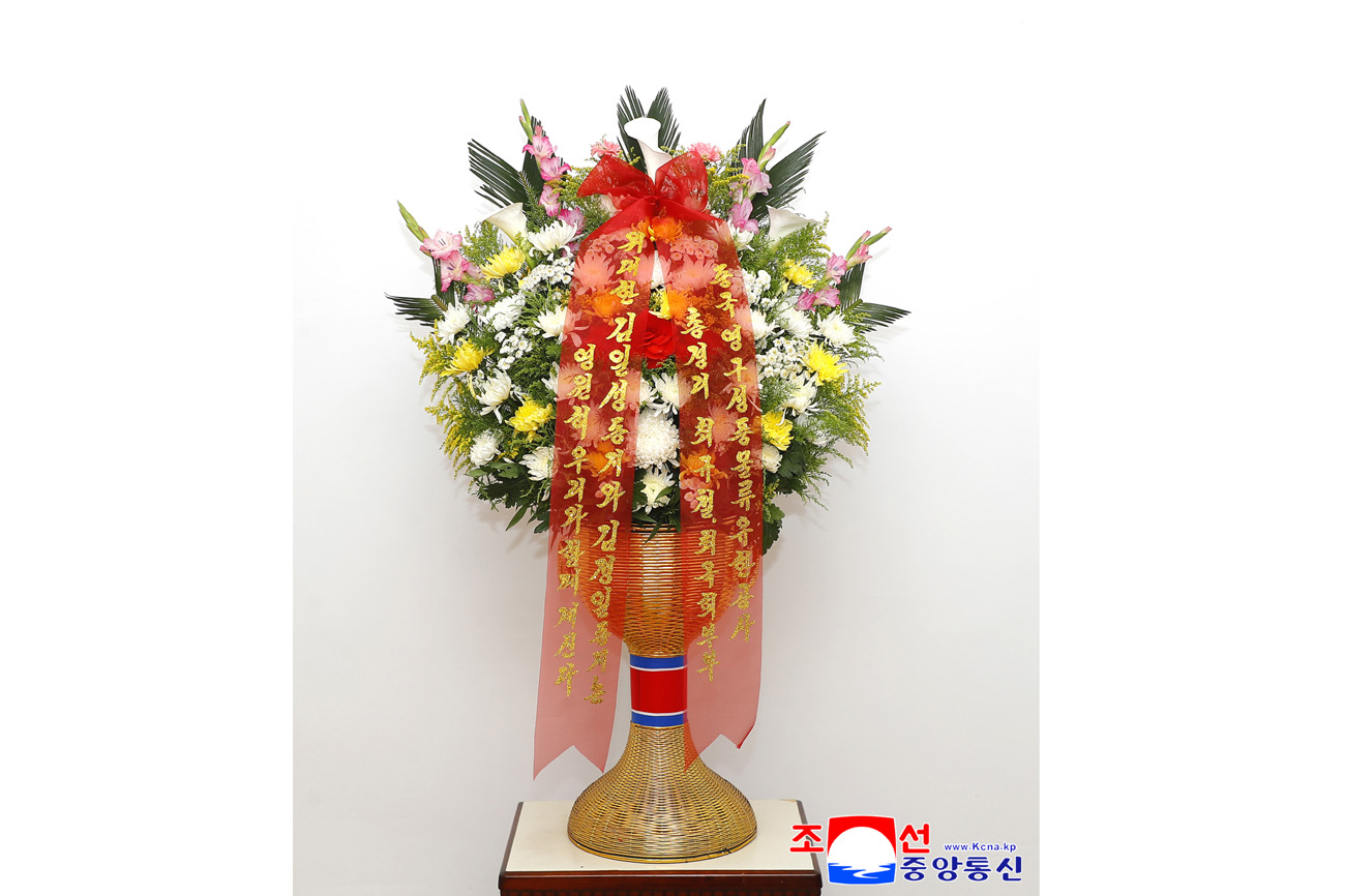 Floral baskets sent to bronze statues of great leaders Kim Il Sung and Kim Jong Il