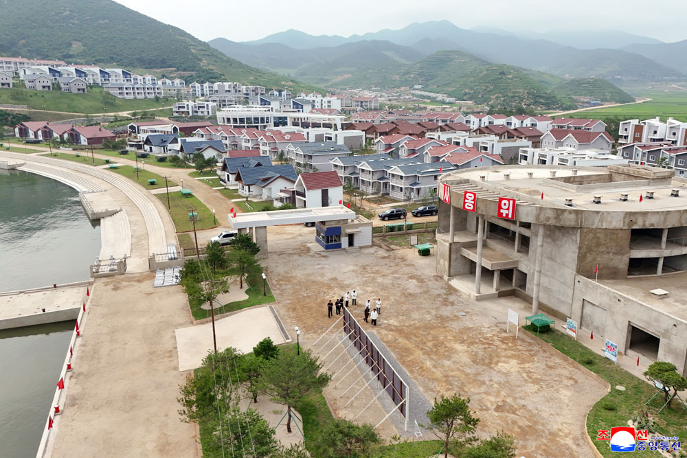 Respected Comrade Kim Jong Un visits construction site of Ragwon County Offshore Farm