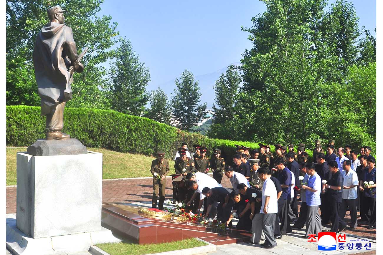 Floral tribute paid to martyrs