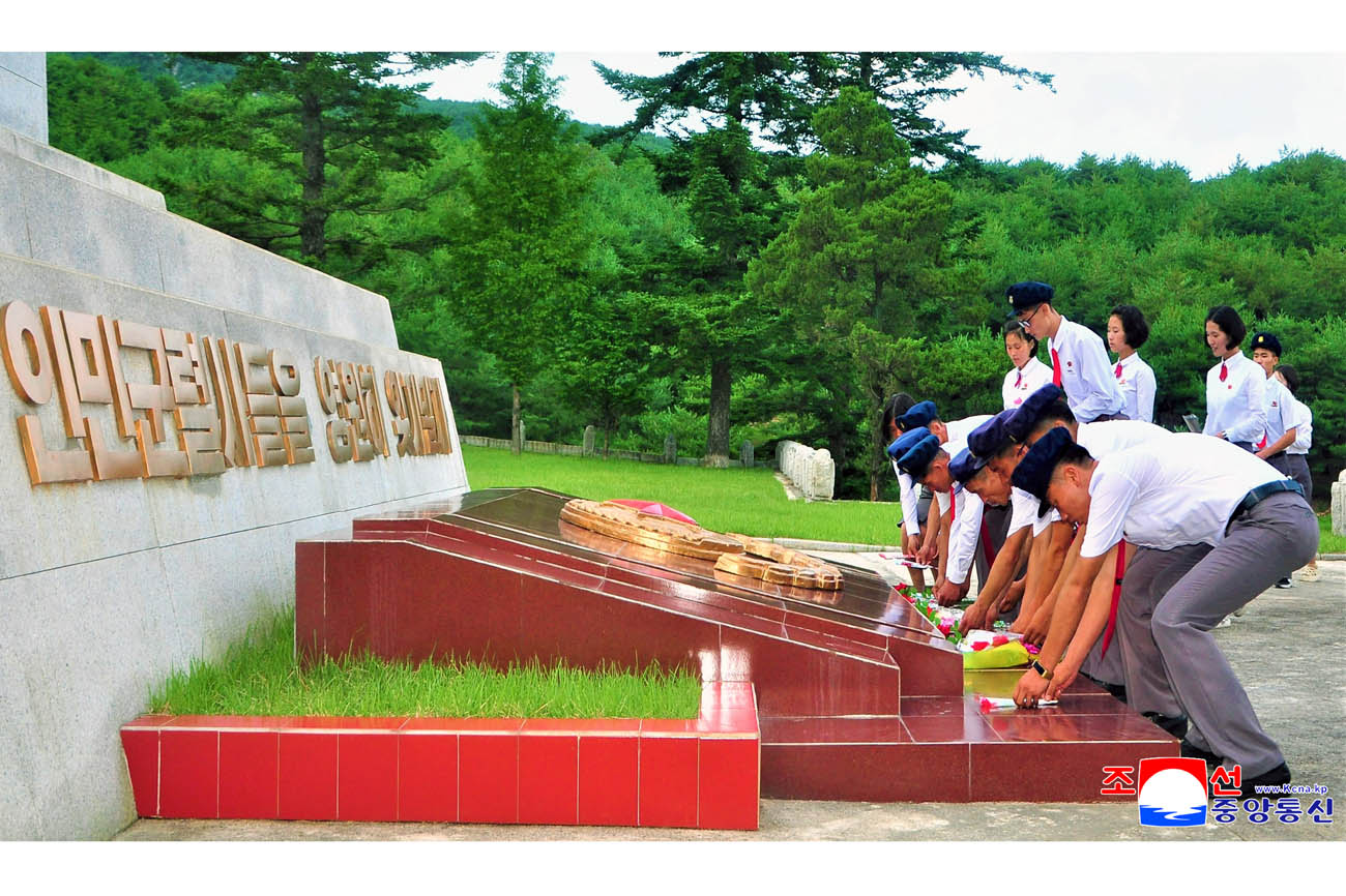Floral tribute paid to martyrs