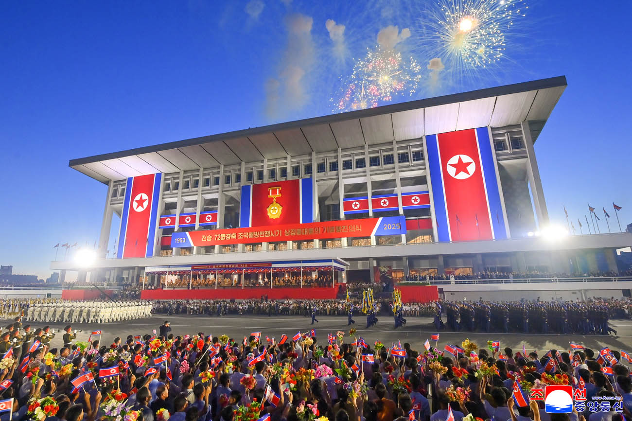 March ceremony of columns of wartime symbolic units held