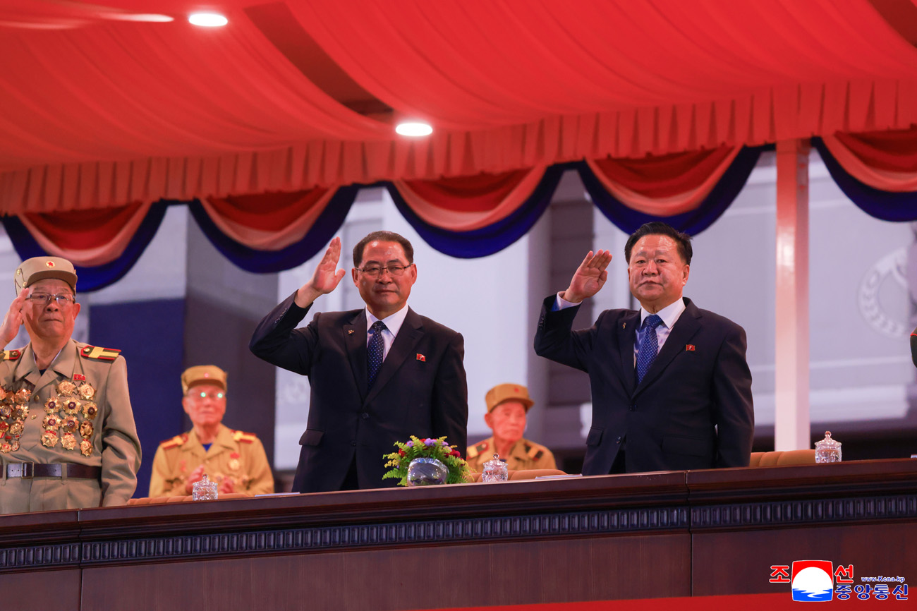 March ceremony of columns of wartime symbolic units held