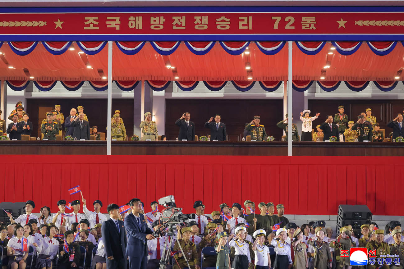 March ceremony of columns of wartime symbolic units held
