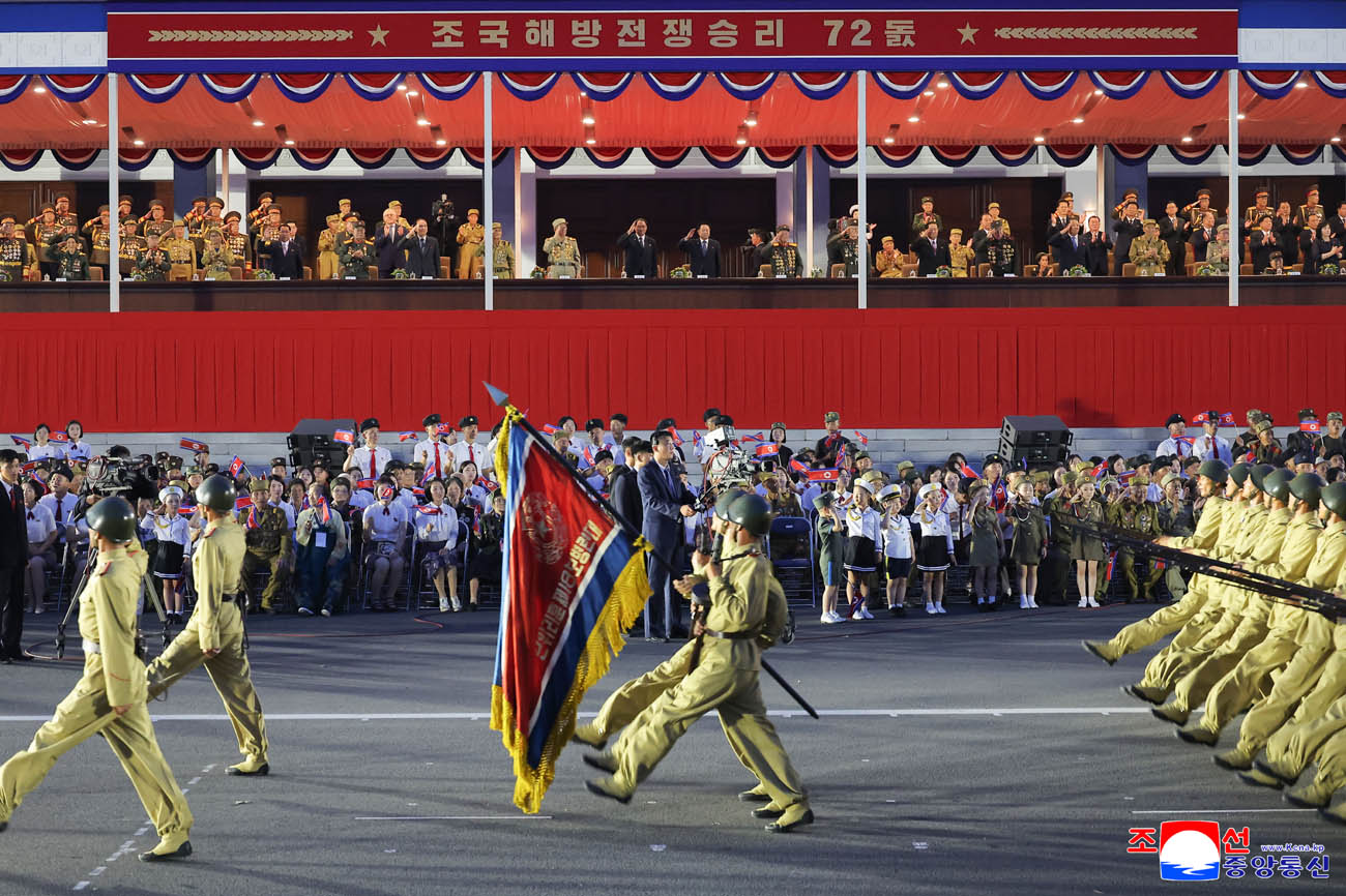 March ceremony of columns of wartime symbolic units held