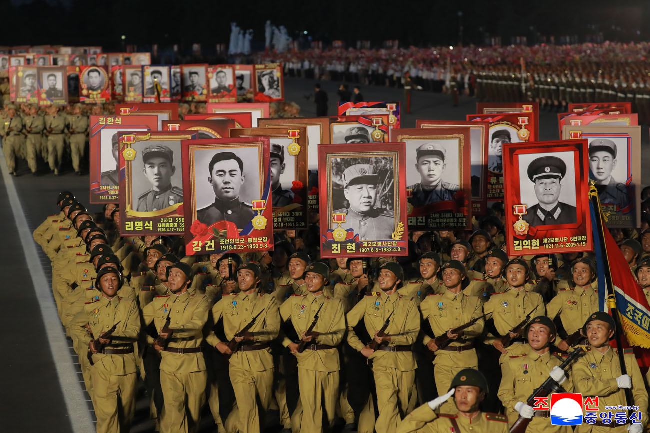 March ceremony of columns of wartime symbolic units held