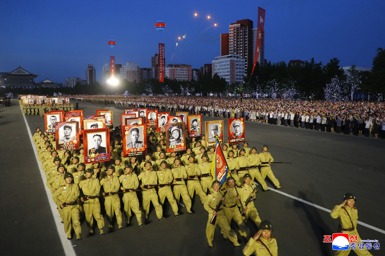 March ceremony of columns of wartime symbolic units held