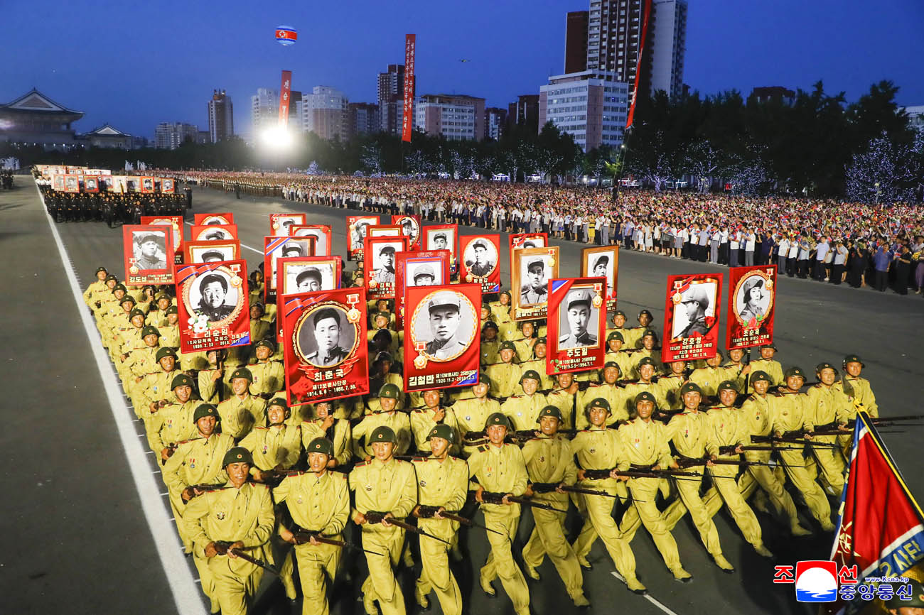 March ceremony of columns of wartime symbolic units held