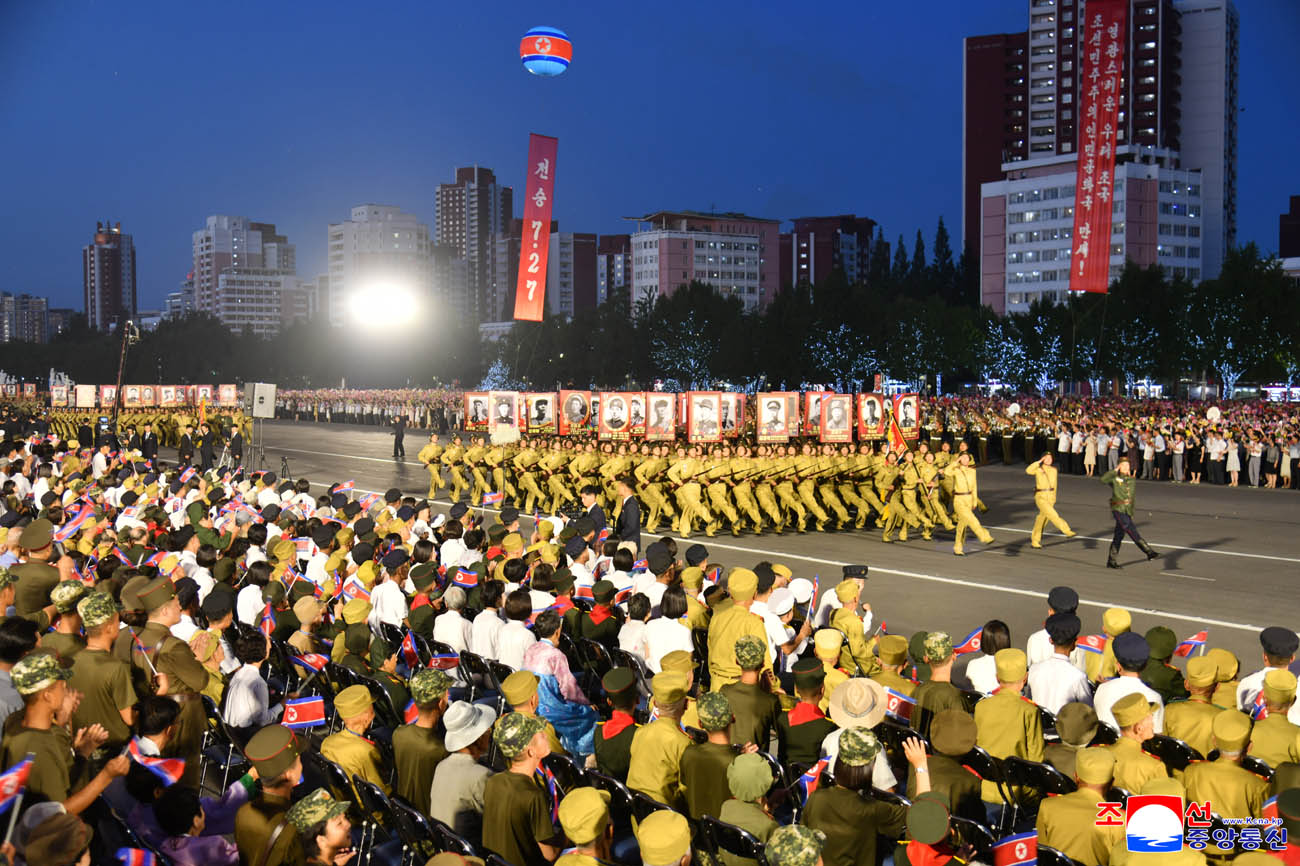 March ceremony of columns of wartime symbolic units held