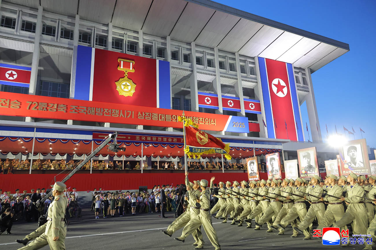 March ceremony of columns of wartime symbolic units held
