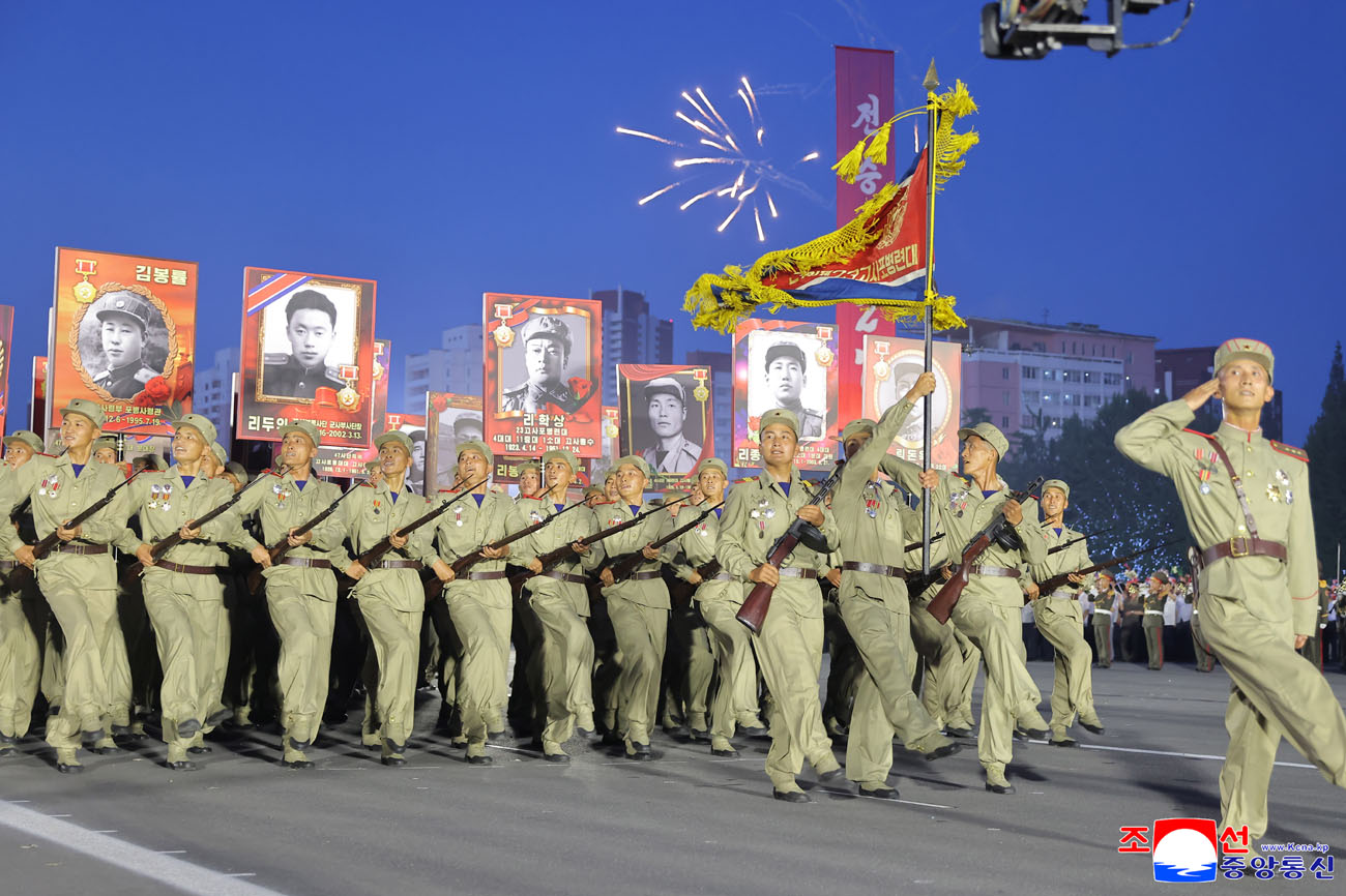 March ceremony of columns of wartime symbolic units held