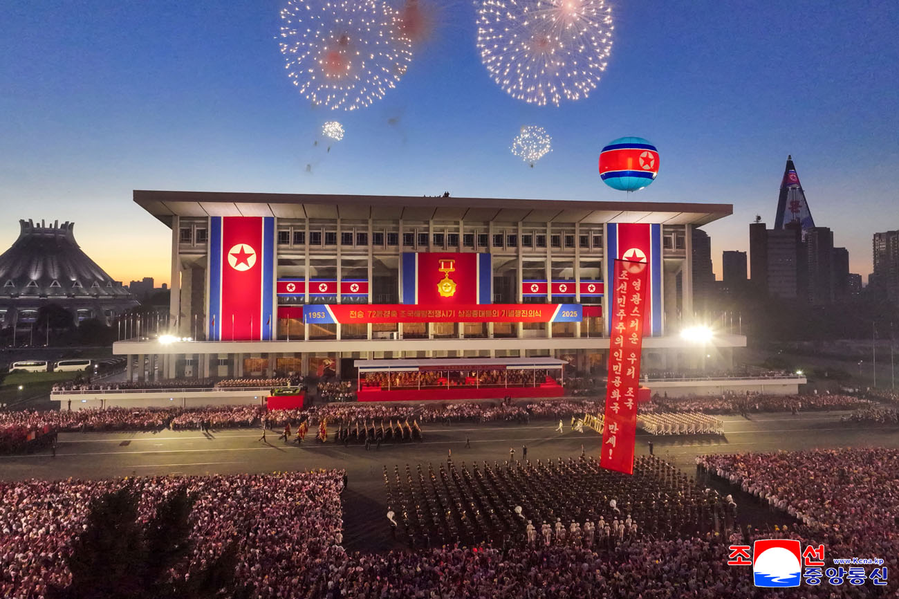 March ceremony of columns of wartime symbolic units held