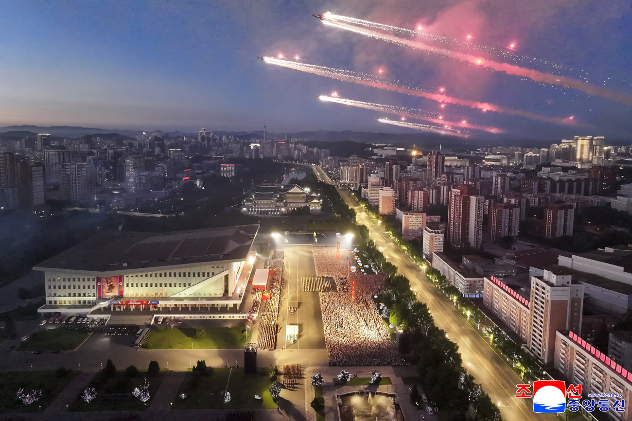 March ceremony of columns of wartime symbolic units held