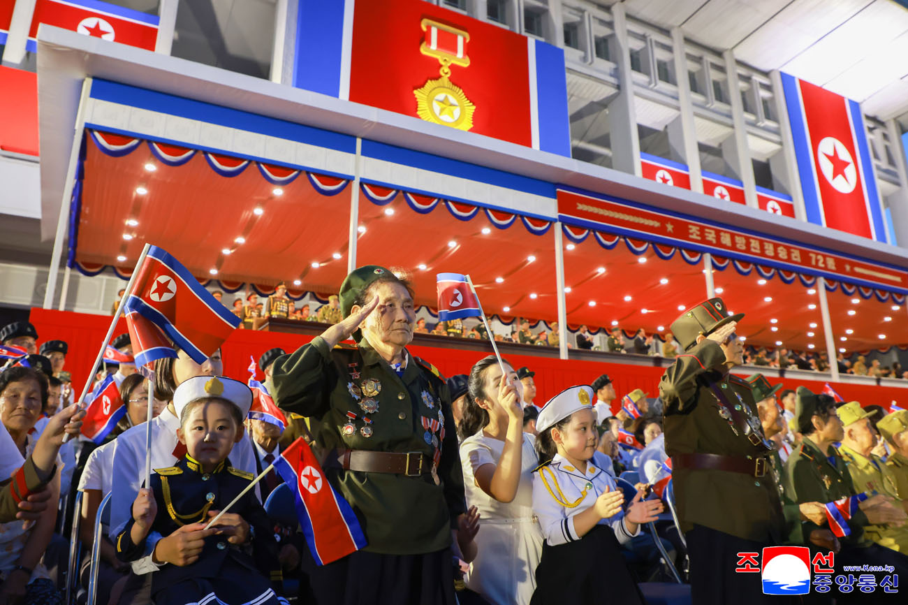 March ceremony of columns of wartime symbolic units held