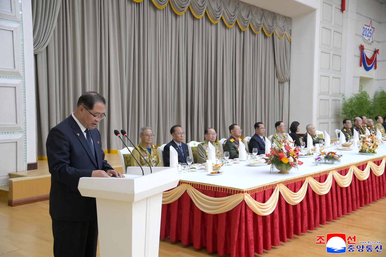 조국해방전쟁승리 72돐 경축연회 진행