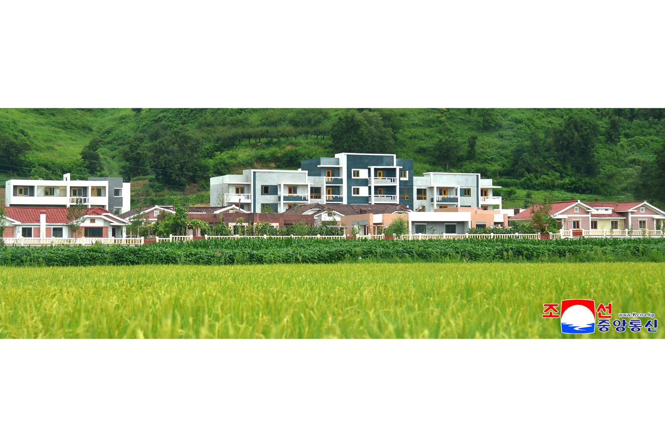 New villages built at Pongjuk and Sunhak farms in Kosong County