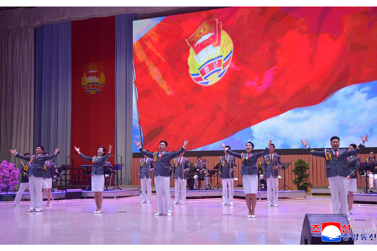 Performance given by Art Squad of CC of SPYL