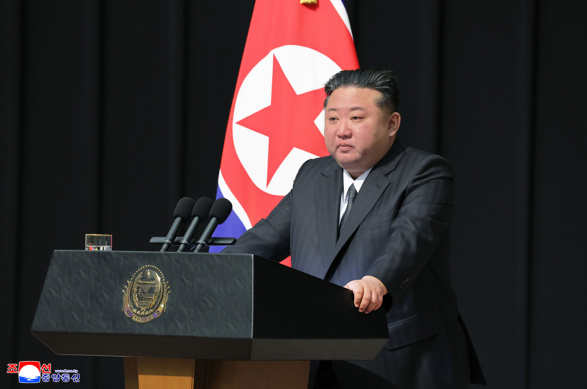 Respected Comrade Kim Jong Un meets bereaved families of martyrs who rendered distinguished services in overseas military operations to console and have photo session with them