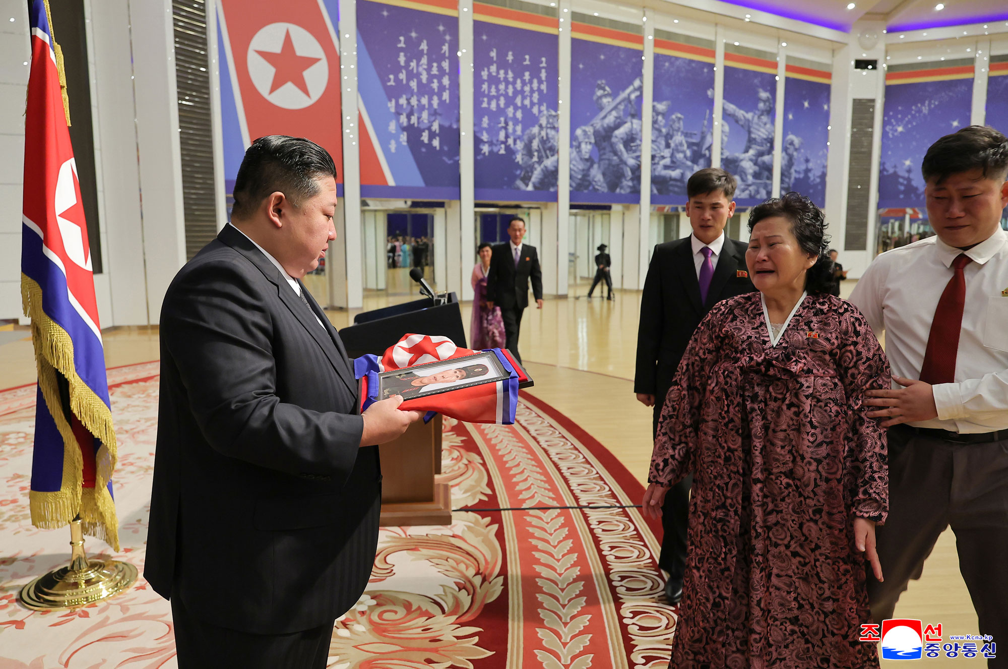 Respected Comrade Kim Jong Un meets bereaved families of martyrs who rendered distinguished services in overseas military operations to console and have photo session with them