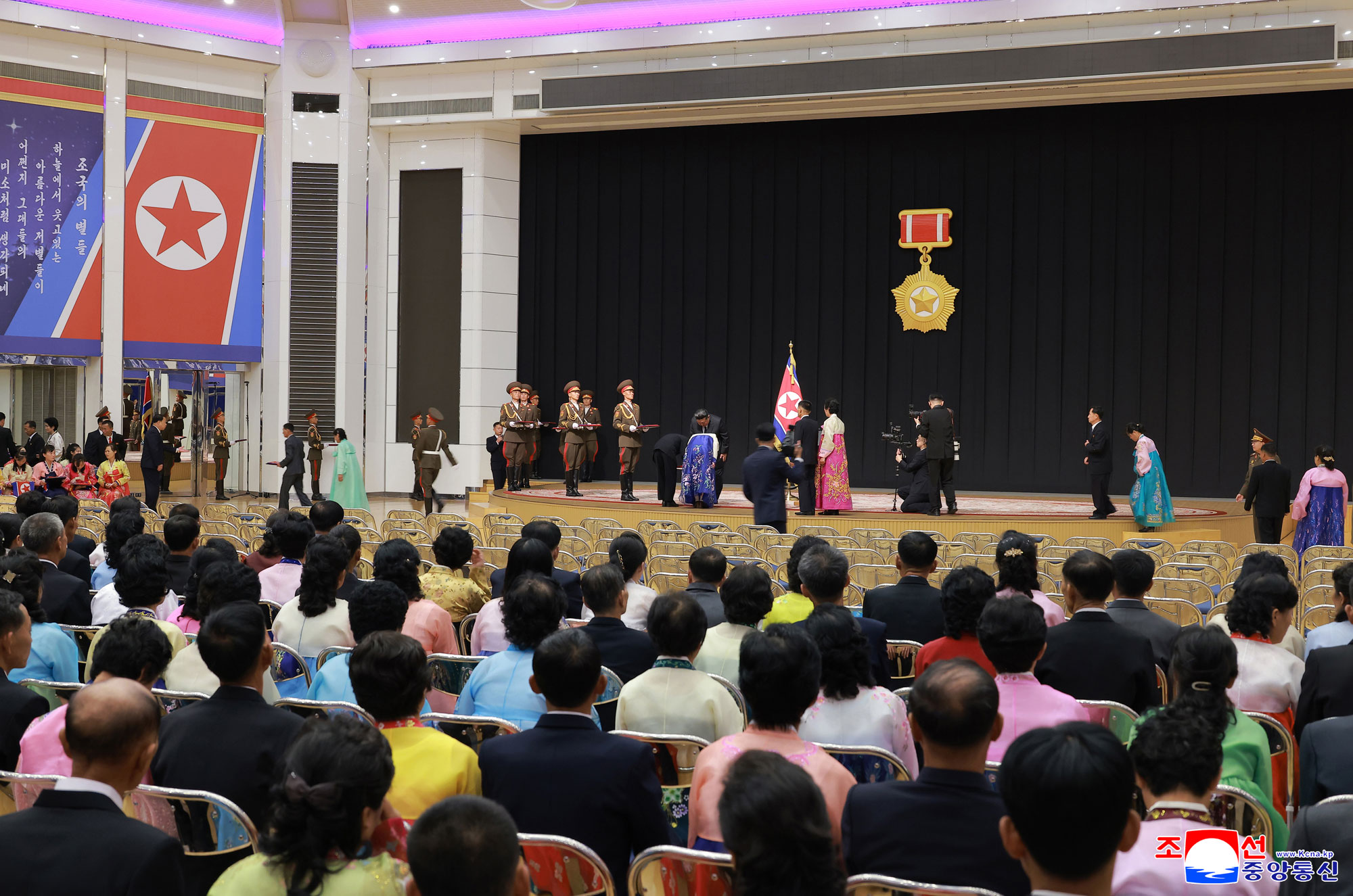 Respected Comrade Kim Jong Un meets bereaved families of martyrs who rendered distinguished services in overseas military operations to console and have photo session with them