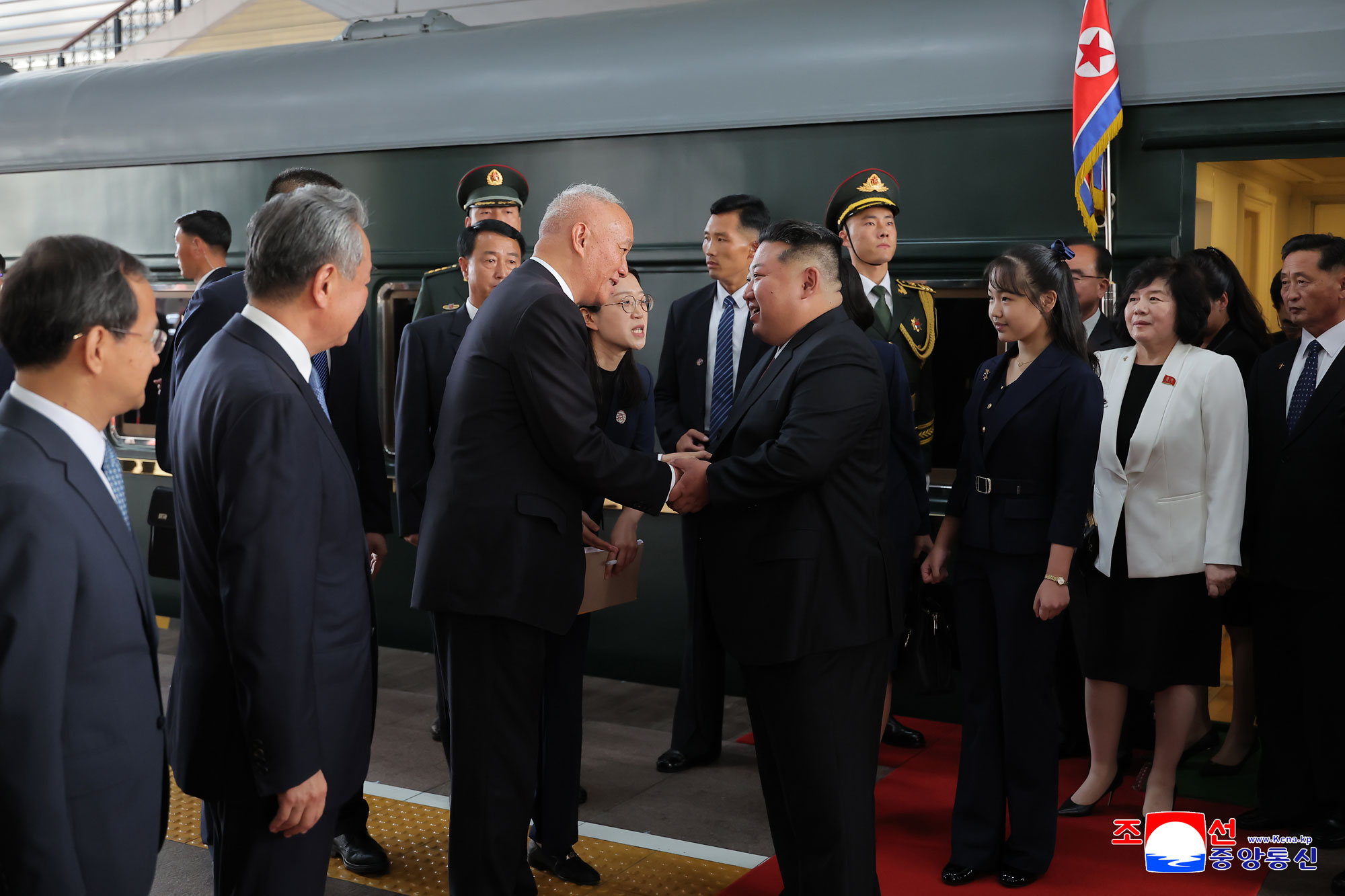 Kim Jong Un,
 Generalsekretär der Partei der Arbeit Koreas und Vorsitzender für 
Staatsangelegenheiten der DVR Korea, kam in Beijing, Hauptstadt der 
Volksrepublik China, an
