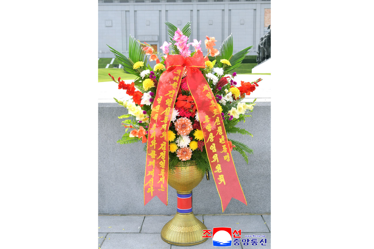 Floral baskets to bronze statues of great leaders Kim Il Sung and Kim Jong Il from overseas Koreans