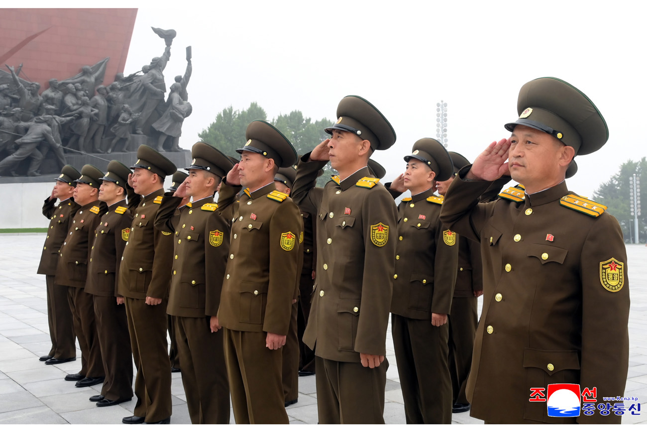 Floral tribute paid to great leaders Kim Il Sung and Kim Jong Il
