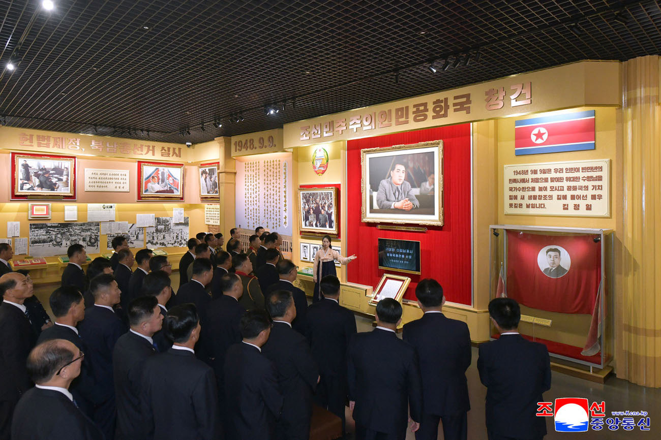 Senior Party and government officials visit Korean Revolution Museum