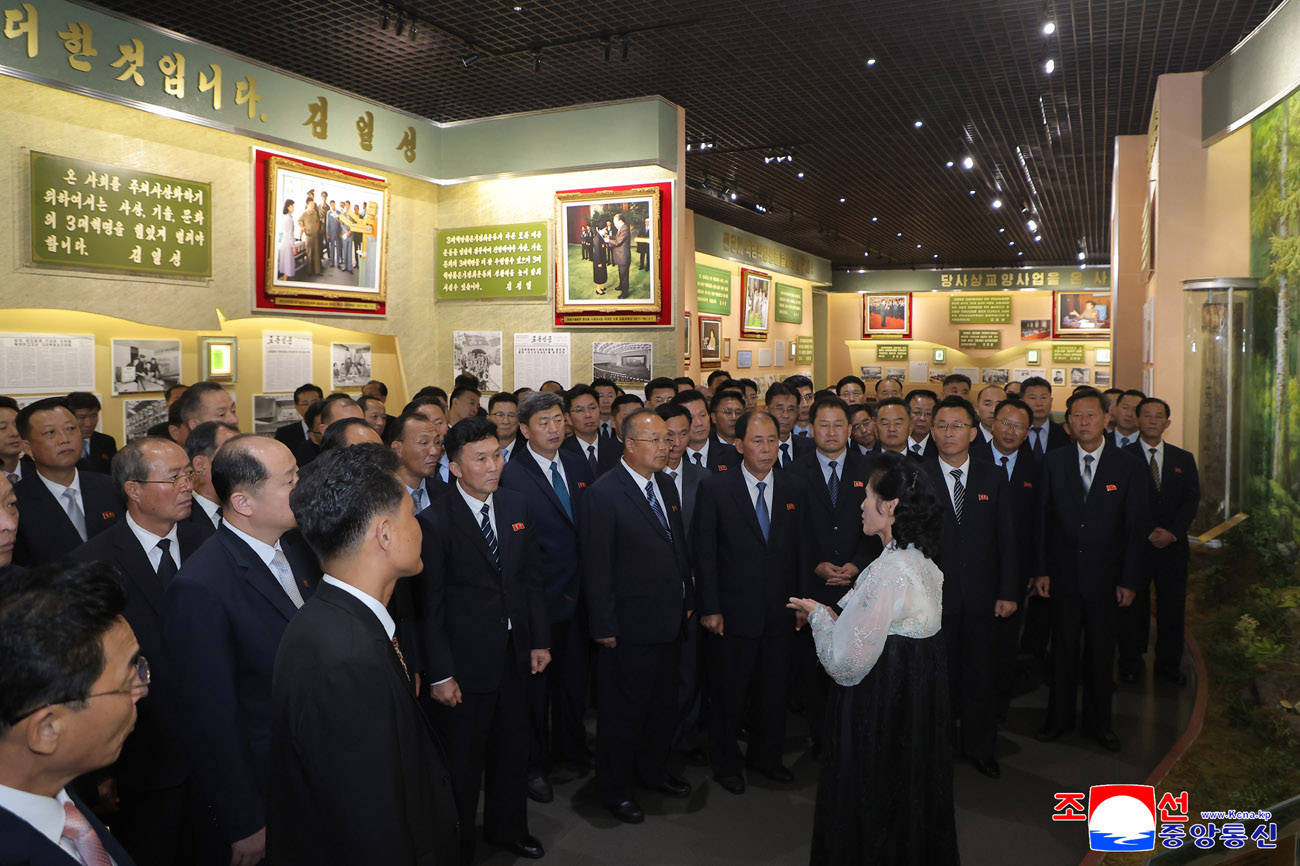 Senior Party and government officials visit Korean Revolution Museum