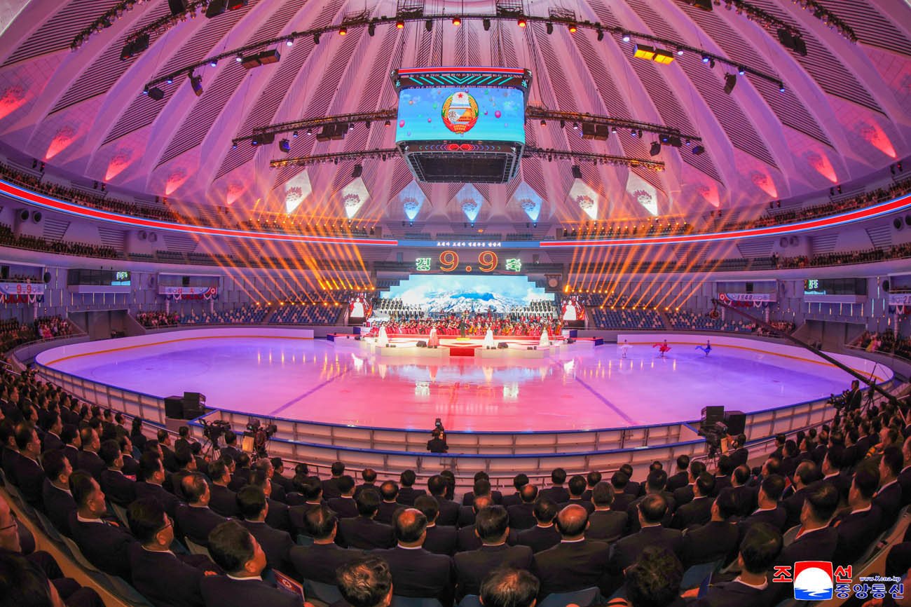 Performance given to celebrate 77th founding anniversary of DPRK