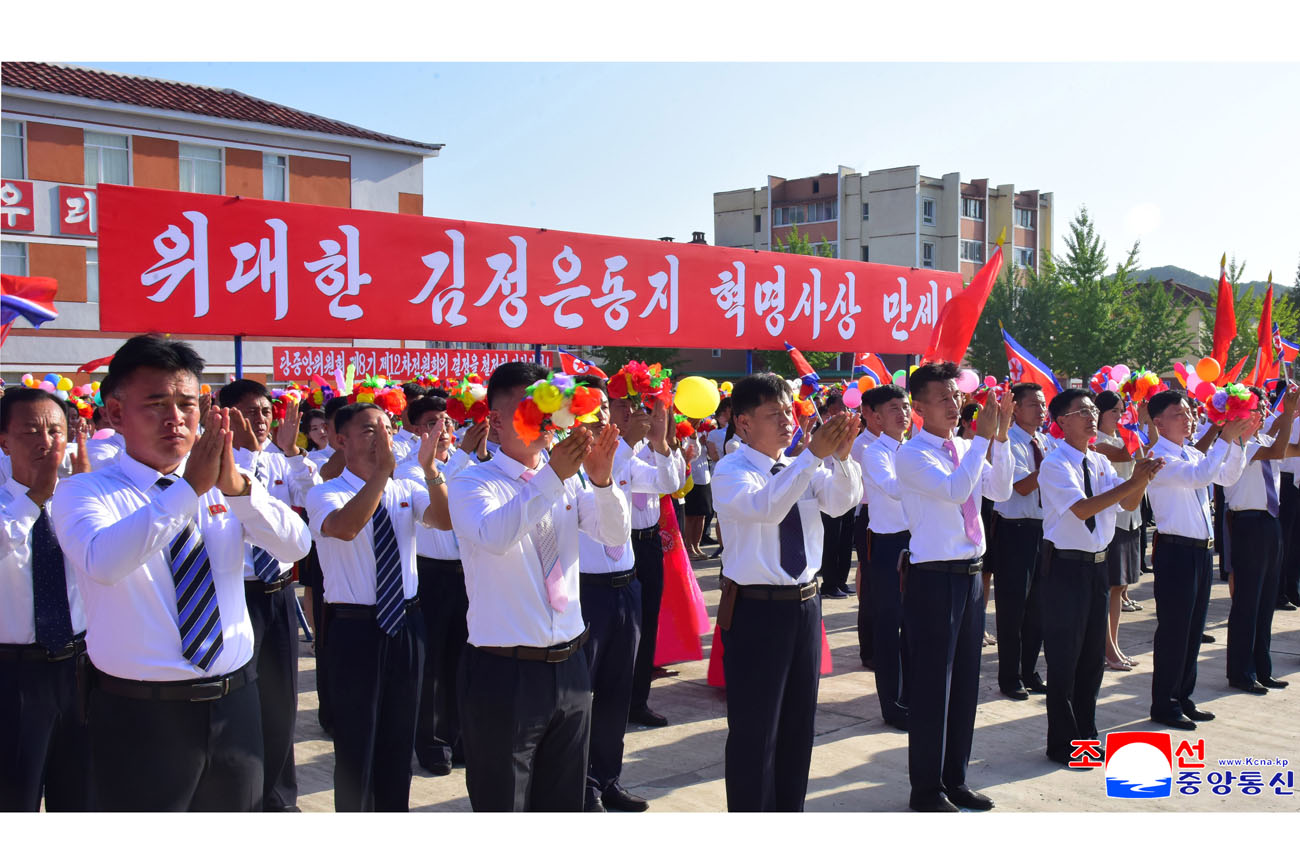 경애하는 김정은동지께 삼가 올리는 충성의 편지를 채택하는 각 도군중대회 진행, 편지이어달리기대렬들 평양을 향해 출발
