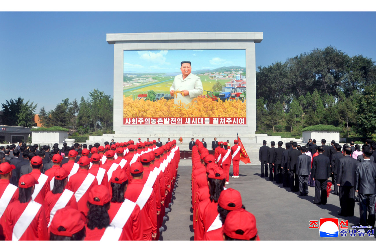 경애하는 김정은동지께 삼가 올리는 충성의 편지를 채택하는 각 도군중대회 진행, 편지이어달리기대렬들 평양을 향해 출발