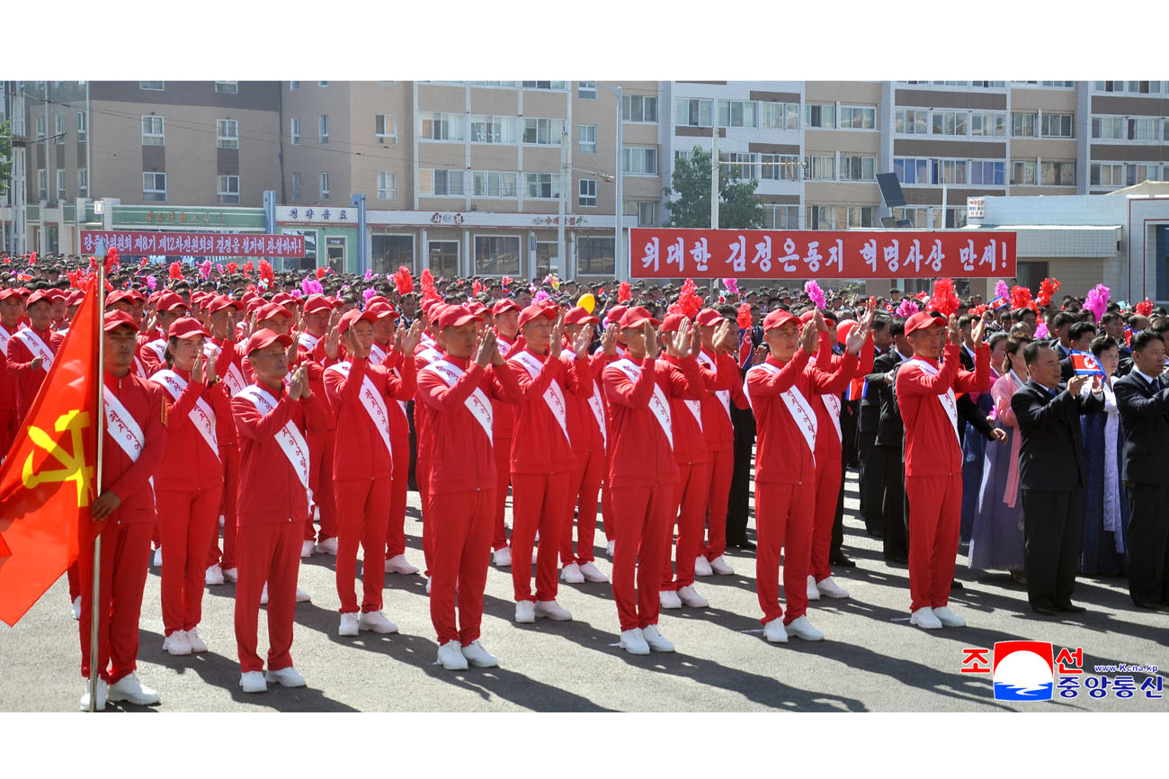 경애하는 김정은동지께 삼가 올리는 충성의 편지를 채택하는 각 도군중대회 진행, 편지이어달리기대렬들 평양을 향해 출발
