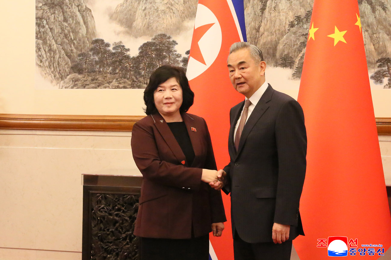 조선민주주의인민공화국 외무상 최선희동지가 중화인민공화국 외교부장 왕의동지와 회담