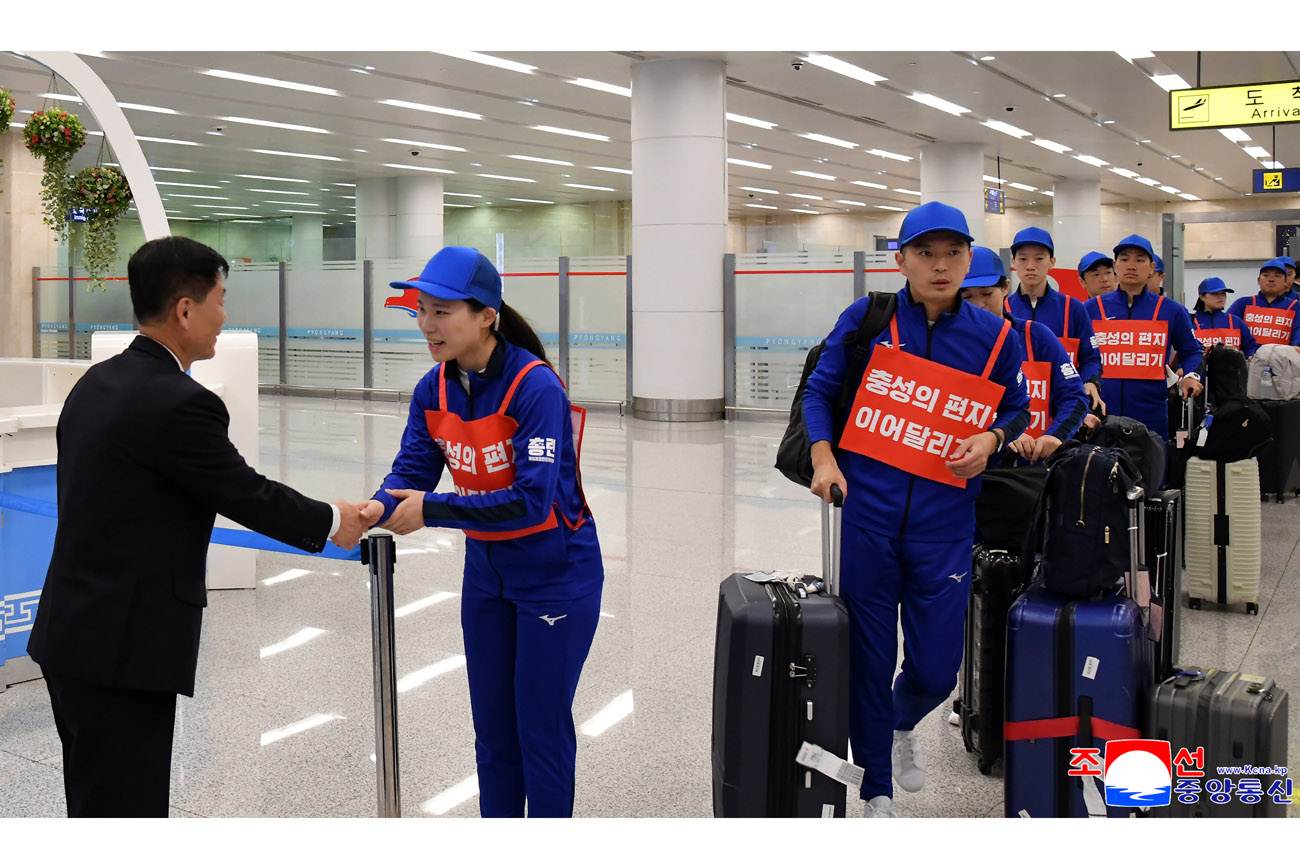Delegation of letter-carrying relay racers of GAKRJ here