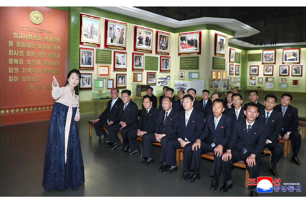 조선로동당창건 80돐에 즈음하여 당중앙지도기관 성원들 조선혁명박물관 참관