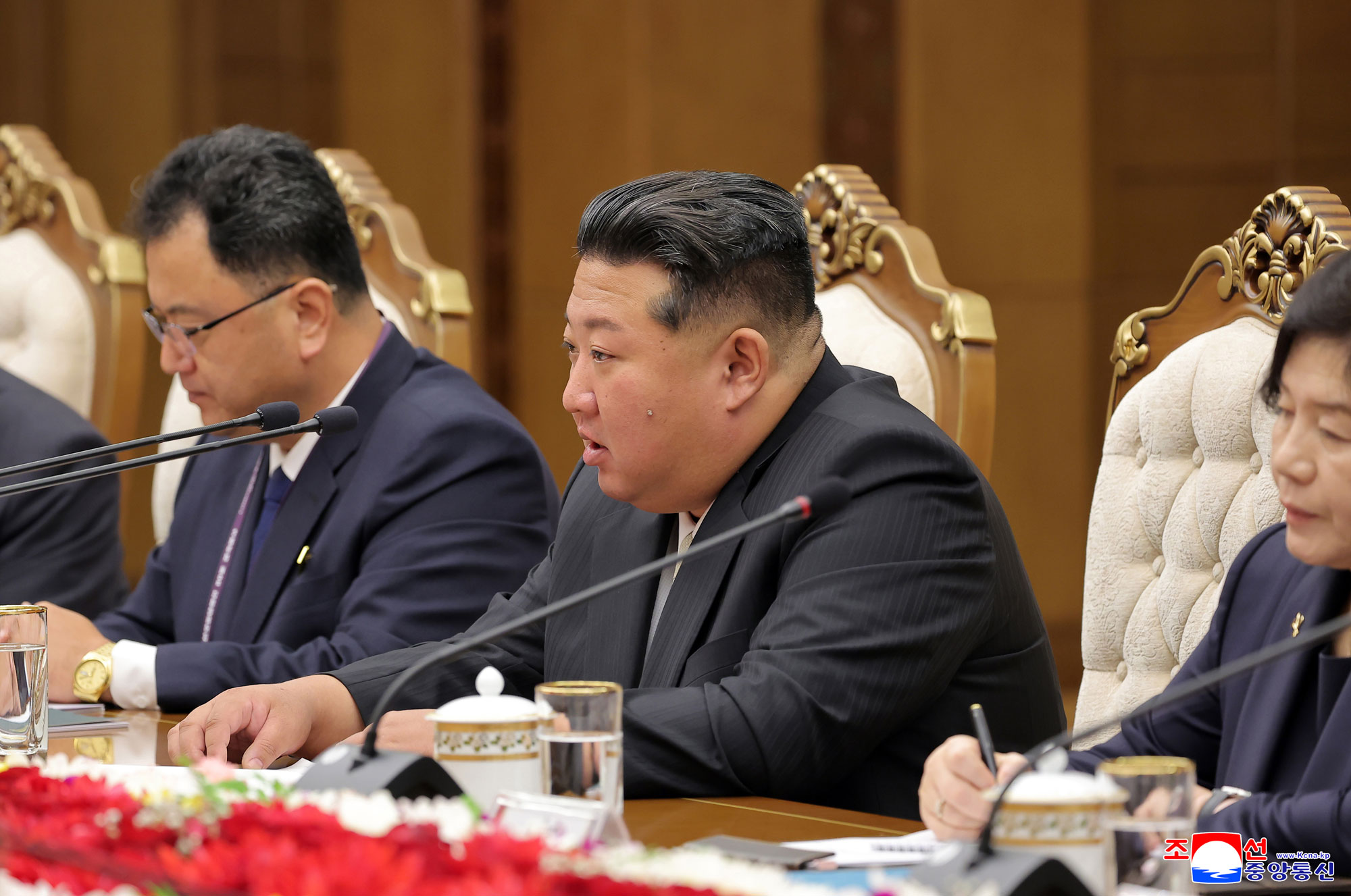 敬爱的金正恩同志同老挝人民革命党中央委员会总书记、老挝人民民主共和国主席通伦同志会谈