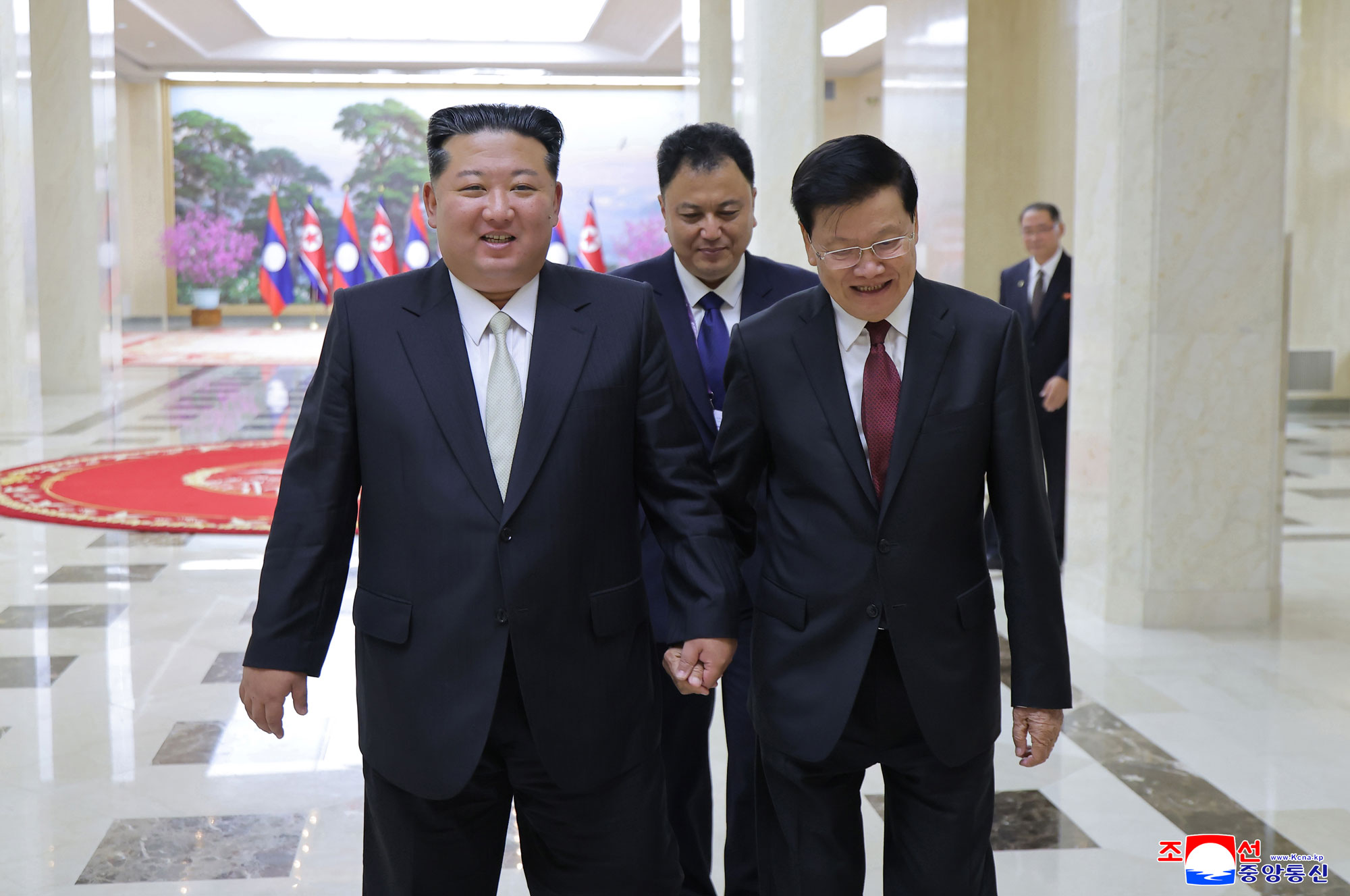 敬爱的金正恩同志同老挝人民革命党中央委员会总书记、老挝人民民主共和国主席通伦同志会谈
