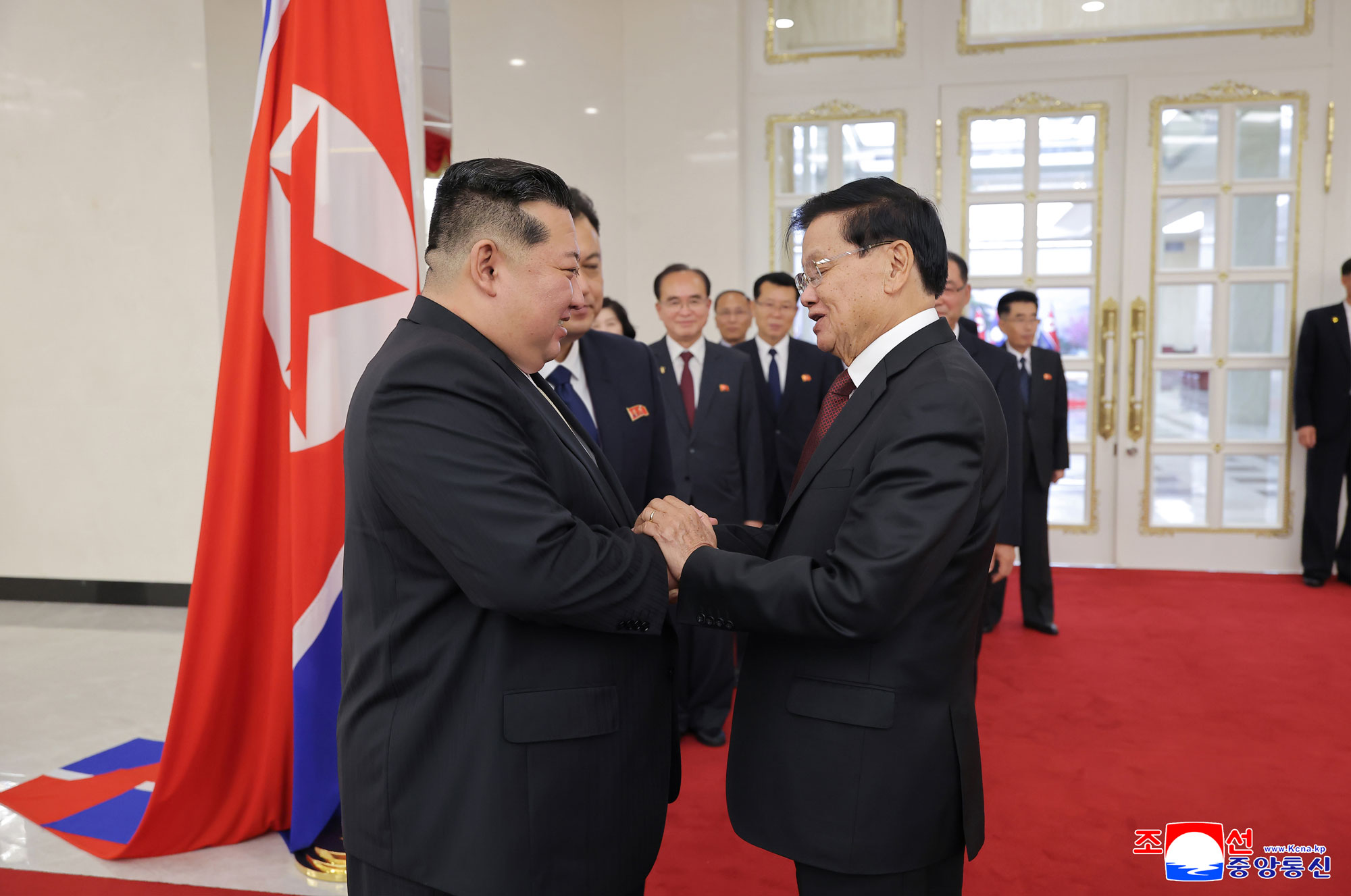 敬爱的金正恩同志同老挝人民革命党中央委员会总书记、老挝人民民主共和国主席通伦同志会谈