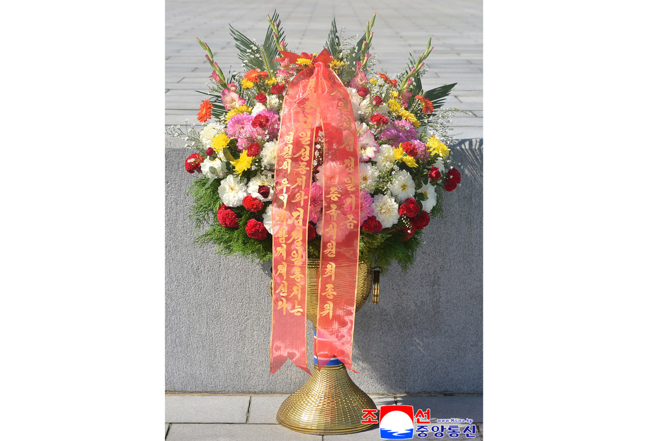 Floral baskets sent to bronze statues of great leaders Kim Il Sung and Kim Jong Il