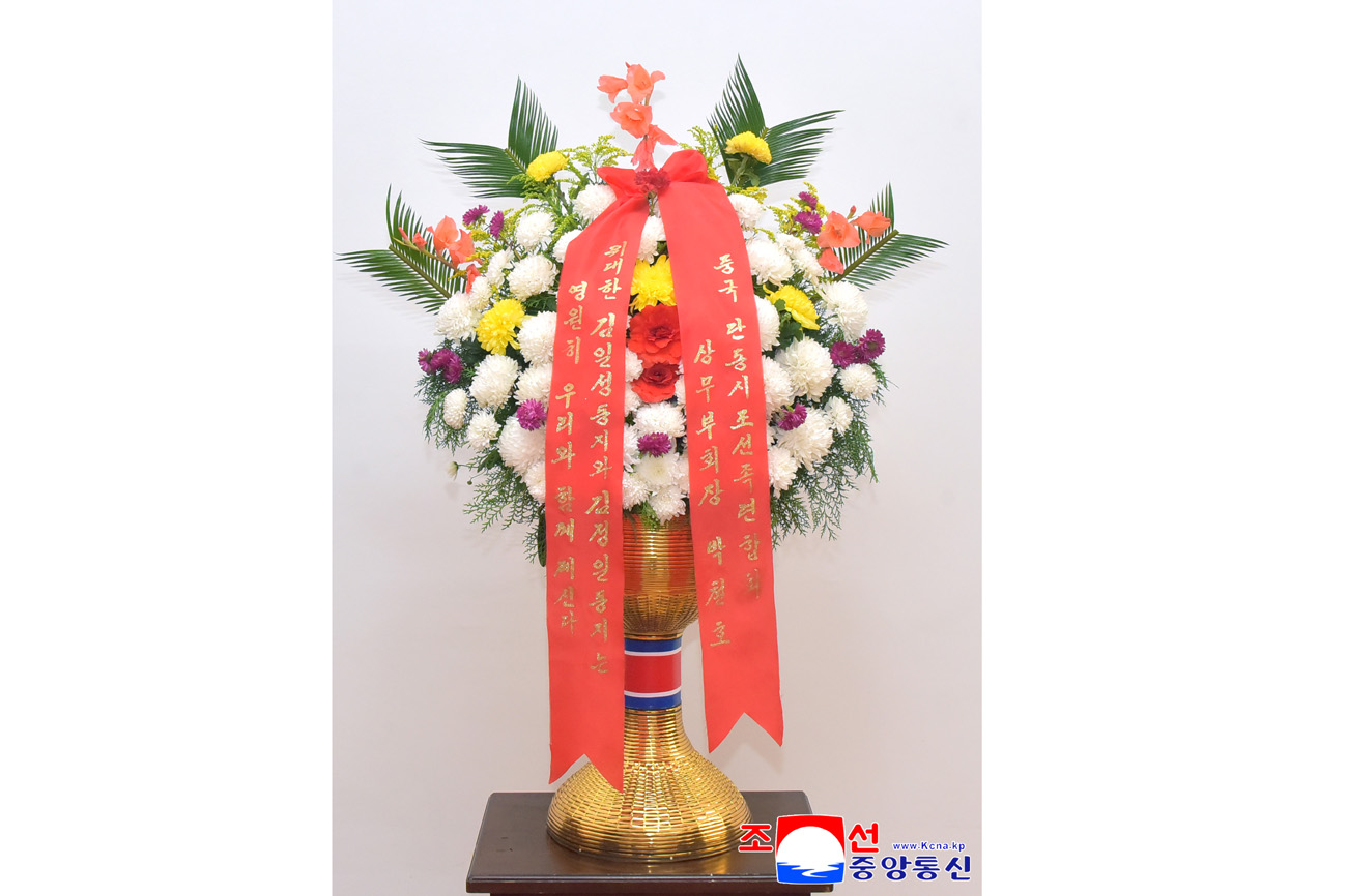 Floral baskets sent to bronze statues of great leaders Kim Il Sung and Kim Jong Il