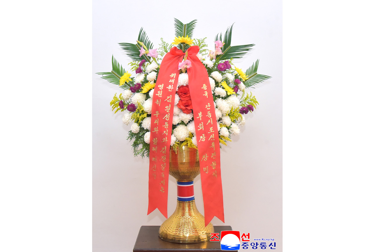 Floral baskets sent to bronze statues of great leaders Kim Il Sung and Kim Jong Il
