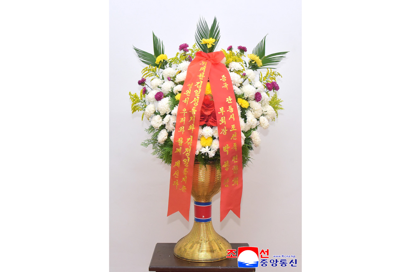 Floral baskets sent to bronze statues of great leaders Kim Il Sung and Kim Jong Il