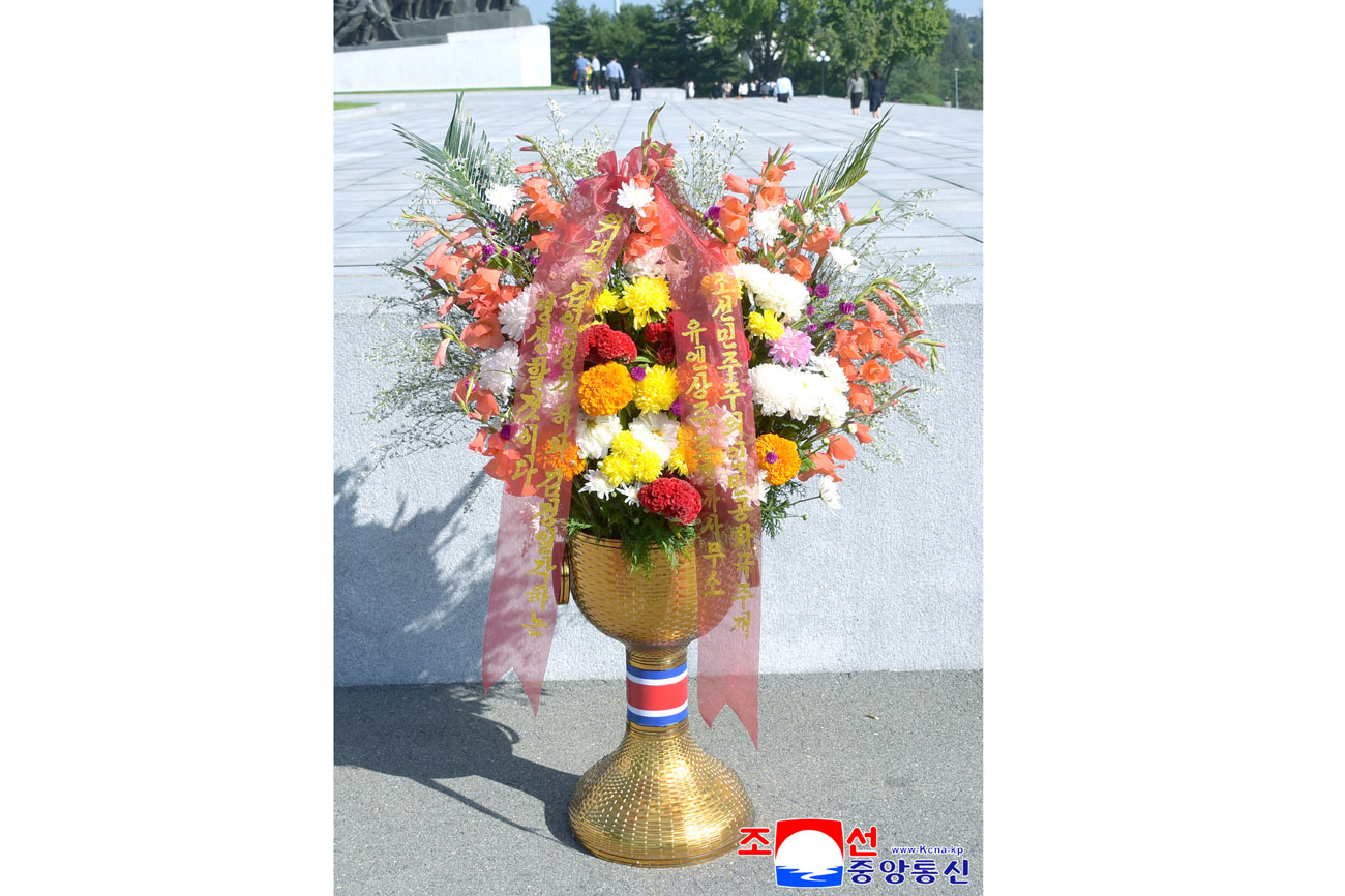 Floral baskets sent to bronze statues of great leaders Kim Il Sung and Kim Jong Il