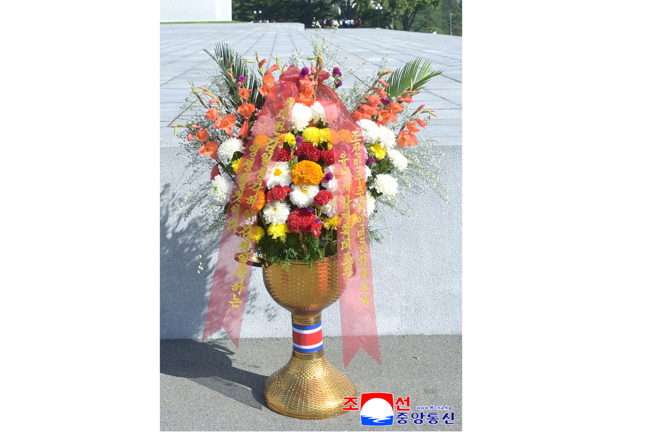 Floral baskets sent to bronze statues of great leaders Kim Il Sung and Kim Jong Il